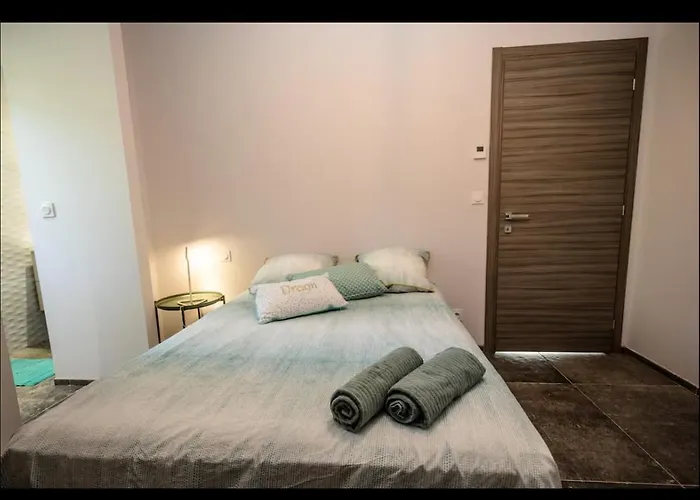 L'orangerie, 4 Bedrooms, 8 People, Pool, * 르씨