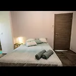 L'orangerie, 4 Bedrooms, 8 People, Pool, * לצ'י