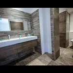 וילה L'orangerie, 4 Bedrooms, 8 People, Pool, לצ'י