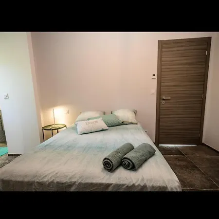 L'orangerie, 4 Bedrooms, 8 People, Pool, * レクシ