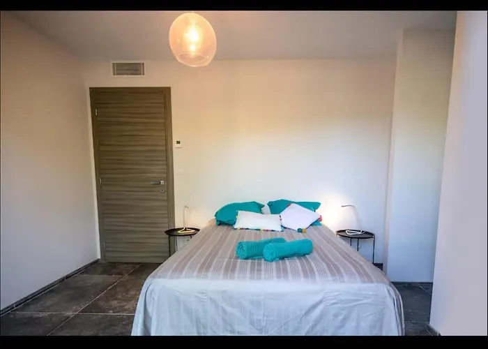 Villa L'orangerie, 4 Bedrooms, 8 People, Pool,