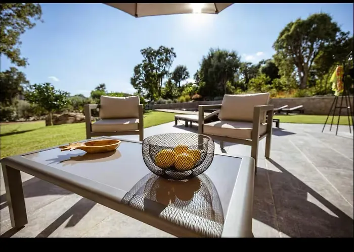 L'orangerie, 4 Bedrooms, 8 People, Pool, Willa