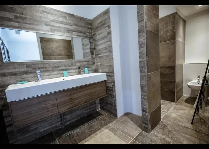 Willa L'orangerie, 4 Bedrooms, 8 People, Pool, Lecci