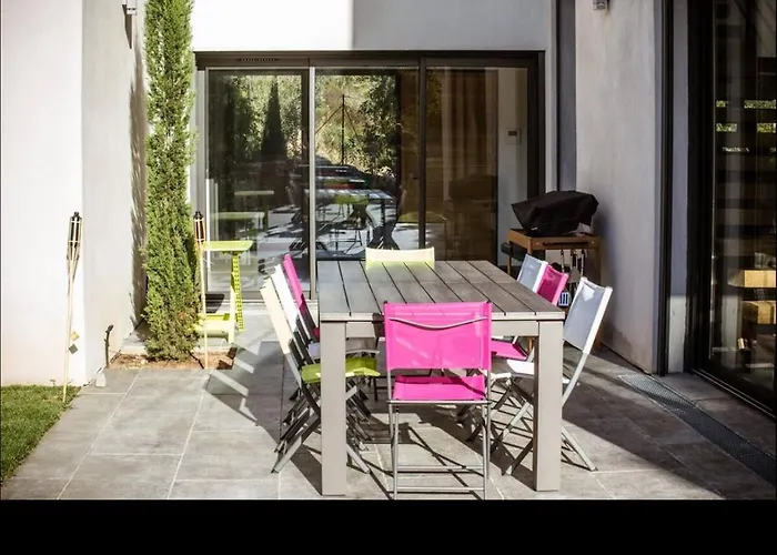 L'orangerie, 4 Bedrooms, 8 People, Pool, Willa