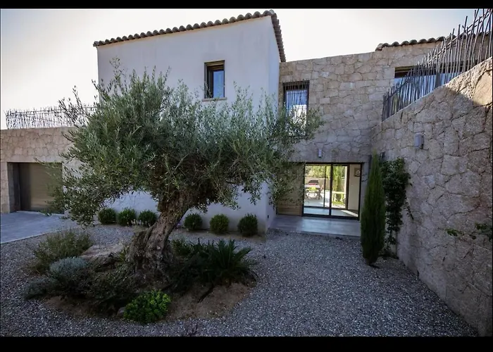 Villa L'orangerie, 4 Bedrooms, 8 People, Pool,